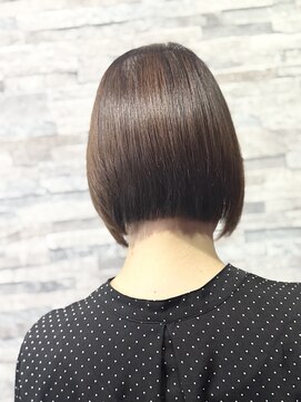 クール前下がり切りっぱなしボブ