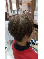 デフィ アオヤマ(defi AOYAMA) 白髪を活かしてお洒落に。上品な透明感ハイライト