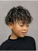 キッズホワイトメッシュ×ツイストスパイラル｜人気ヘア