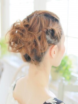 ヘアメイク ナル(hair make nalu) ポンパドールとツイストカールアップ