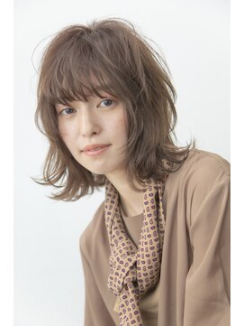 ページボーイ美容室 自然に毛先が揺れる大人ミディアム