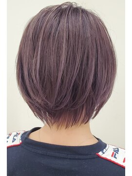 ミュゼドゥラペ(Musee de Lapaix) ペールラベンダー　前下がりショートボブ