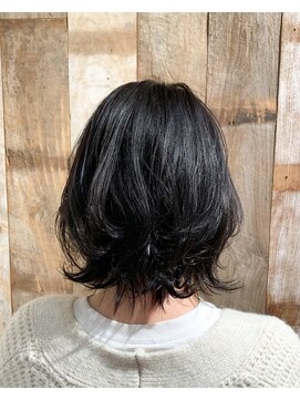 ムーン(moon) #マッシュヘア特集#くびれヘア#ビタミンカラー#センターパート