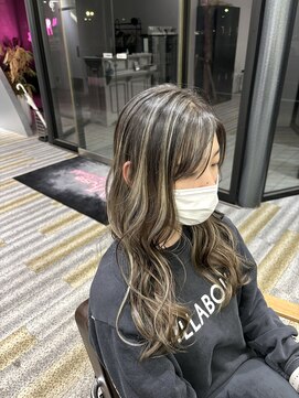 アフューズバイストゥー(Vfuse by StueW) 中間部分の暗染め履歴をやっつけるハイライト[倉敷][岡山]