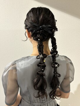 ベルバイリトル(belle by little) ２つ結び編みおろしアレンジ