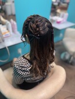 リエラ 新宿(RIERA)&nbsp;編み込みカチューシャ　編み込みハーフアップ