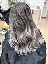 ヌエン 渋谷(NU/EN)&nbsp;冬の海外ケアバレイヤージュ/ハイライト/アッシュグレージュ