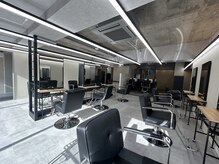 ハイパー ヨコハマ(HYPER yokohama)の雰囲気（店内［横浜/メンズ/メンズパーマ/眉毛/メンズカット/men's］）