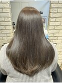 白髪ぼかし×潤いカラー/大人女性の品格を上げるシルク髪ロング