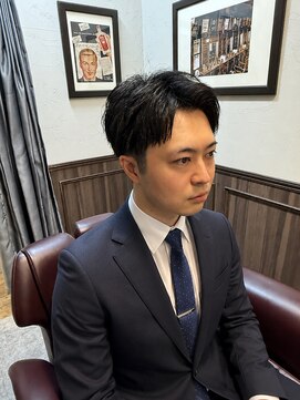 ミリオンバックス 上野(Million Bucks) 【ビジネスマンに人気】センターパートショート