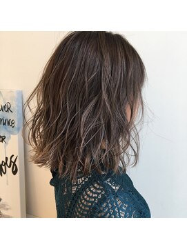 カシェ シモムラ(Cashe'e SHIMOMURA) 外国人ガールボブ