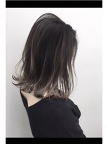 トルネード(TORNADO)&nbsp;外国人風ボブ airtouch ハイライト 暗髪グレージュ　白髪ぼかし