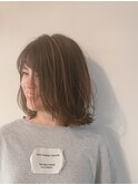 デザインカラーを活かすツヤ髪愛されミディ