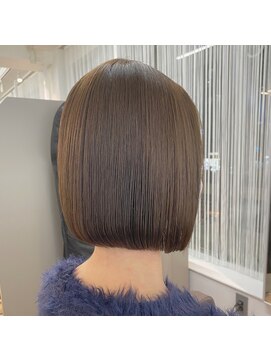 ジエクト ヴィシア(The Ect VIXIA) ぱつっとボブ×イルミナカラー×重めボブ×地毛ストレート