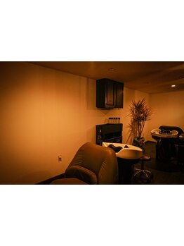 【ヘッドスパ20分 ￥4400】他メニューにプラスで施術もOK♪照明が暗くなる“夢シャンプー台”で癒される！