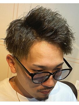 メンズサロン グラン(Men's Salon GRAN) 束感のメリハリを利かせ、ワイルドツイストアップバングヘア