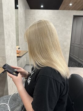 ラピス 大阪心斎橋店(Lapis) ホワイトベージュ