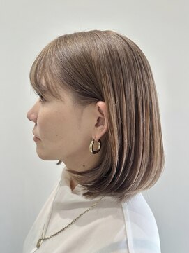 イーエム 自由通り店(e.m.) 大人ボブ/ハイトーンカラー/ミルクティーベージュ