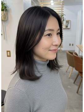 大人ミディアムレイヤー/前髪なし/20代30代40代