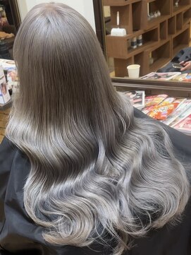 ゼウス(Zeus.) 海外ヘアーハッシュカットレイヤーカット