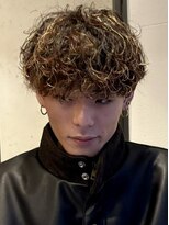 インブルーム(In Bloom) メッシュ ハイライト ツイストスパイラルパーマ マッシュ 20代