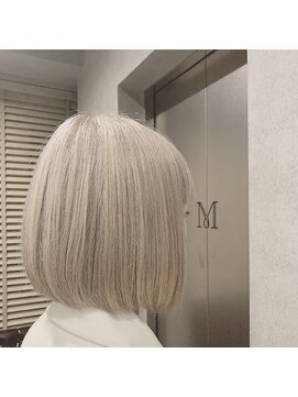 ヘアサロンM 新宿 デザインカラー/厚めバング/ローライト/スリークボブ