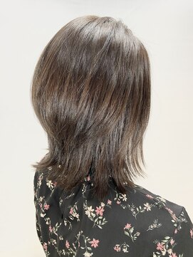 クオリス 赤塚店(QUALIS) くすみカラー大人かわいい/ミディラムウルフ/くびれ