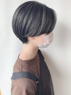 ステア ケース(stair case) 2021年人気髪型ハンサムショート前髪なしハイライトカラー