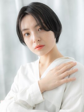 ドクターズ サロン ラブ(Dr's Salon LAB) センターパート黒髪前下がりショートボブc20代30代40代