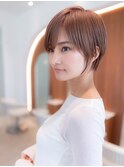20代30代大人かわいい斜めバンググレージュカラー小顔ショート