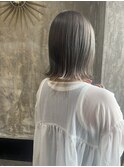透明感抜群のシルバーベージュ