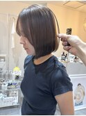 ミニボブ×縮毛矯正ダブルカラーでつくるシアーグレージュ