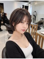 ロハスバイケンジ(LOHAS by KENJE)&nbsp;ブリーチ無しで叶える白髪ぼかしハイライトショート