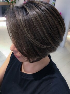 クラメール 黒崎コムシティ店(Kraemer) 【Kraemer トモツカ】　ショートボブ×ハイライト×グレージュ