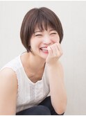 大人かわいいオン眉ショートボブ