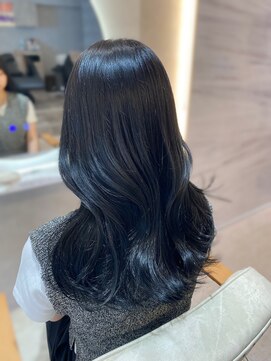 エヌ 大阪梅田店(enu) レイヤーカット×ブルーブラック/梅田美容院