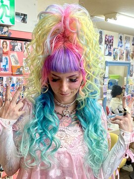 ヘアセットアップス(UP's) 『スジ盛りちらしヘア♪』世界で人気急上昇(^○^)