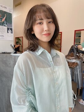 タップ(TAP) 秋におすすめくびれレイヤーと大人ブラウン