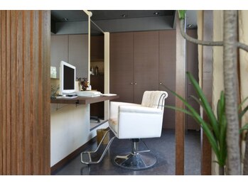 鈴木聡の高難易度縮毛矯正 恵比寿の写真/自分と髪を大切にする贅沢なひと時を＿あなたの髪のお悩みに本気で向き合うから、理想の美髪が叶うサロン◇