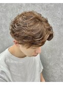 センターパートをより輝かせる王道フェザーパーマ