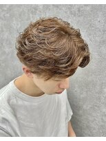 グロップ 町田(GLOP)&nbsp;センターパートをより輝かせる王道フェザーパーマ