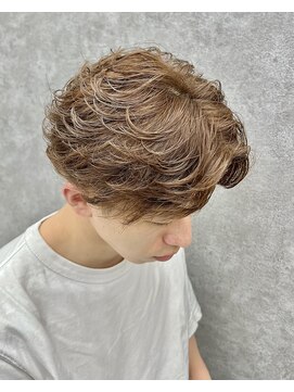 グロップ 町田(GLOP) センターパートをより輝かせる王道フェザーパーマ