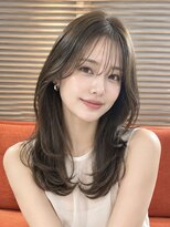 オアシスアヴェダ ザ・ペニンシュラ東京(OASIS AVEDA)&nbsp;大人セミロングレイヤー・長め前髪・グレージュ20代30代