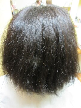 ヨシユキコンディショニング ダメージレスな縮毛矯正「強いくせ毛～ダメージ毛まで対応」11９