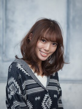 フェティッシュ(fetish) 顔が小さく見える、ふわっとミディ