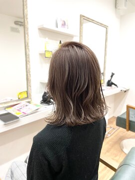 アクルヘアーバイテソロ(AKUR hair by tesoro) ミルクティーベージュ