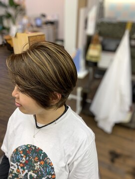 イヴァルヴ(EVOLVE) 丸みショート大人かわいい白髪染めでもハイライトができます！