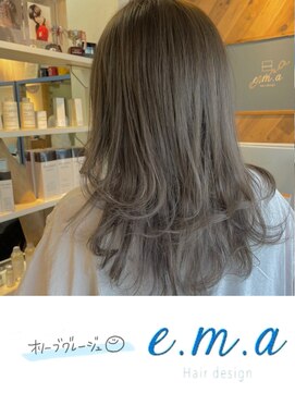 エマヘアデザイン(e.m.a Hair design) オリーブベージュ