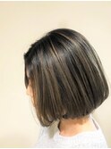 白髪ぼかしハイライト ボブ 耳かけ ケアブリーチ