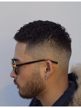 ザ フェイダーズ(The Faderz) 波巻きツーブロックマッシュスキンフェードアップバングショート